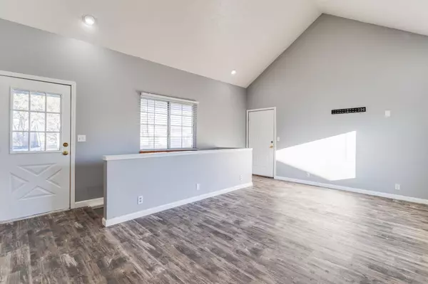 10203 N Meridian Ave, Valley Center, KS 67147