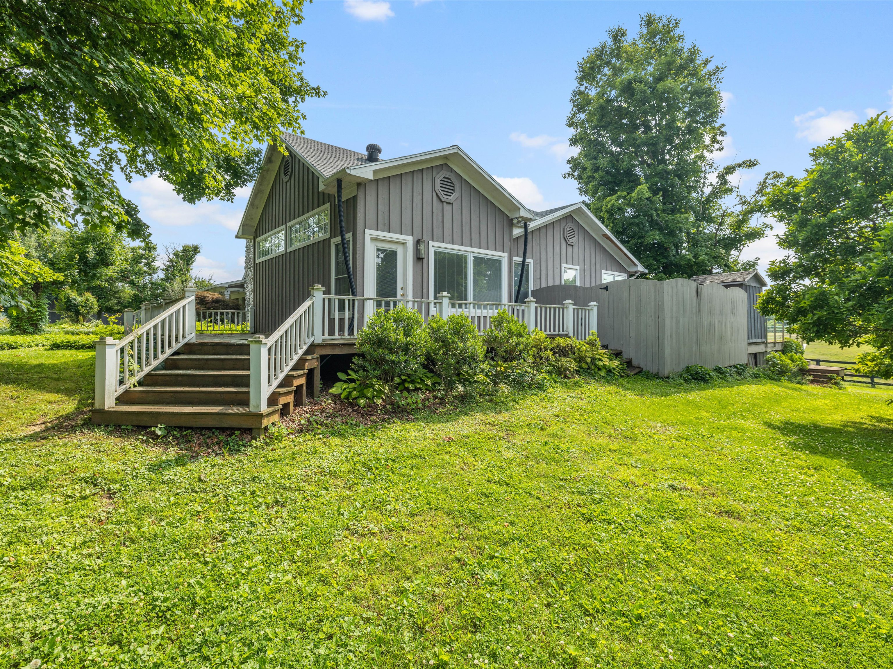 Madisonville KY real estate homes and neighborhoods – family moving into new house 2025