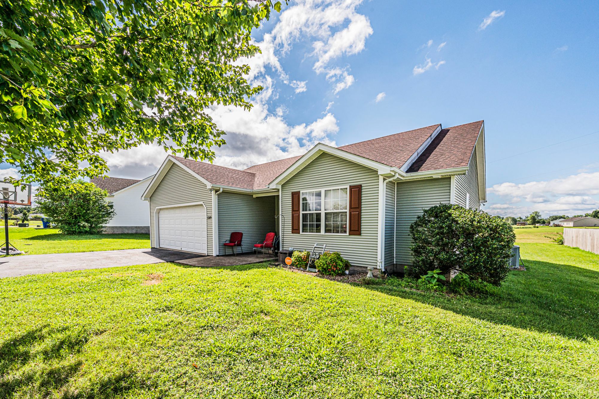 Land for sale Owensboro KY – open green field with blue sky and countryside landscape ideal for building a home or farm