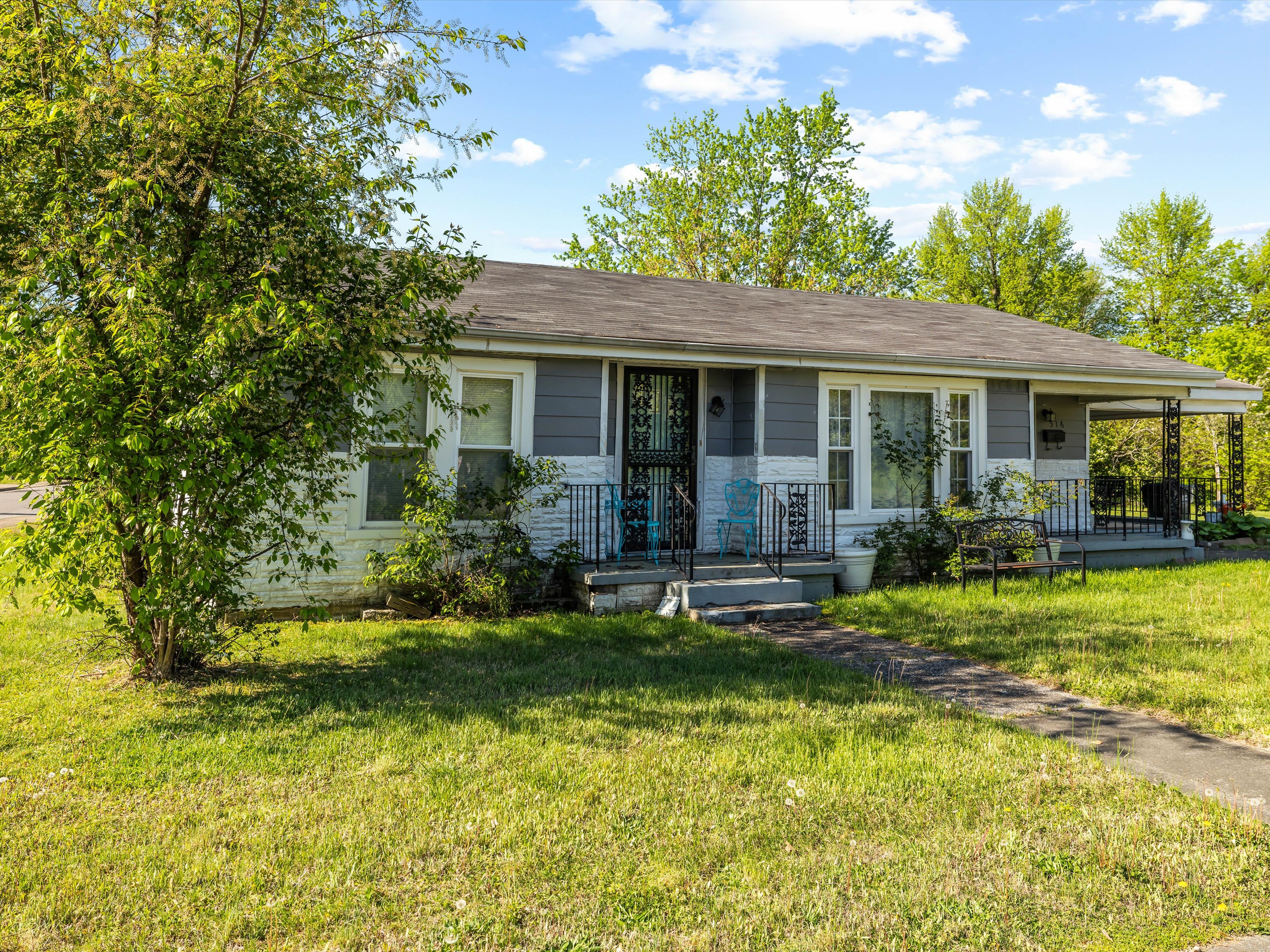 Madisonville KY real estate homes and neighborhoods – family moving into new house 2025