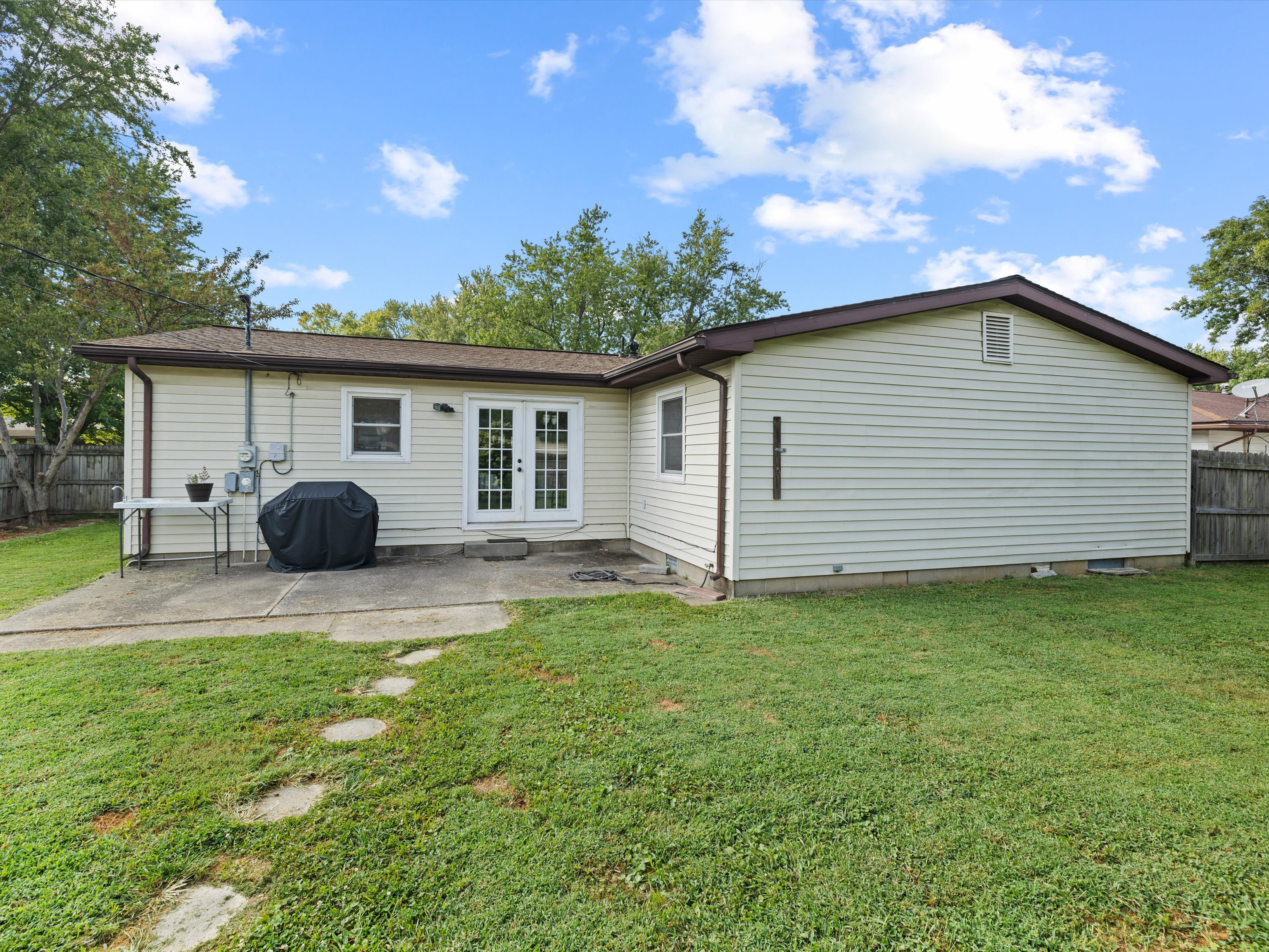 Aerial view of Beaver Dam KY neighborhood with tree-lined streets and family homes – 2025 real estate guide.