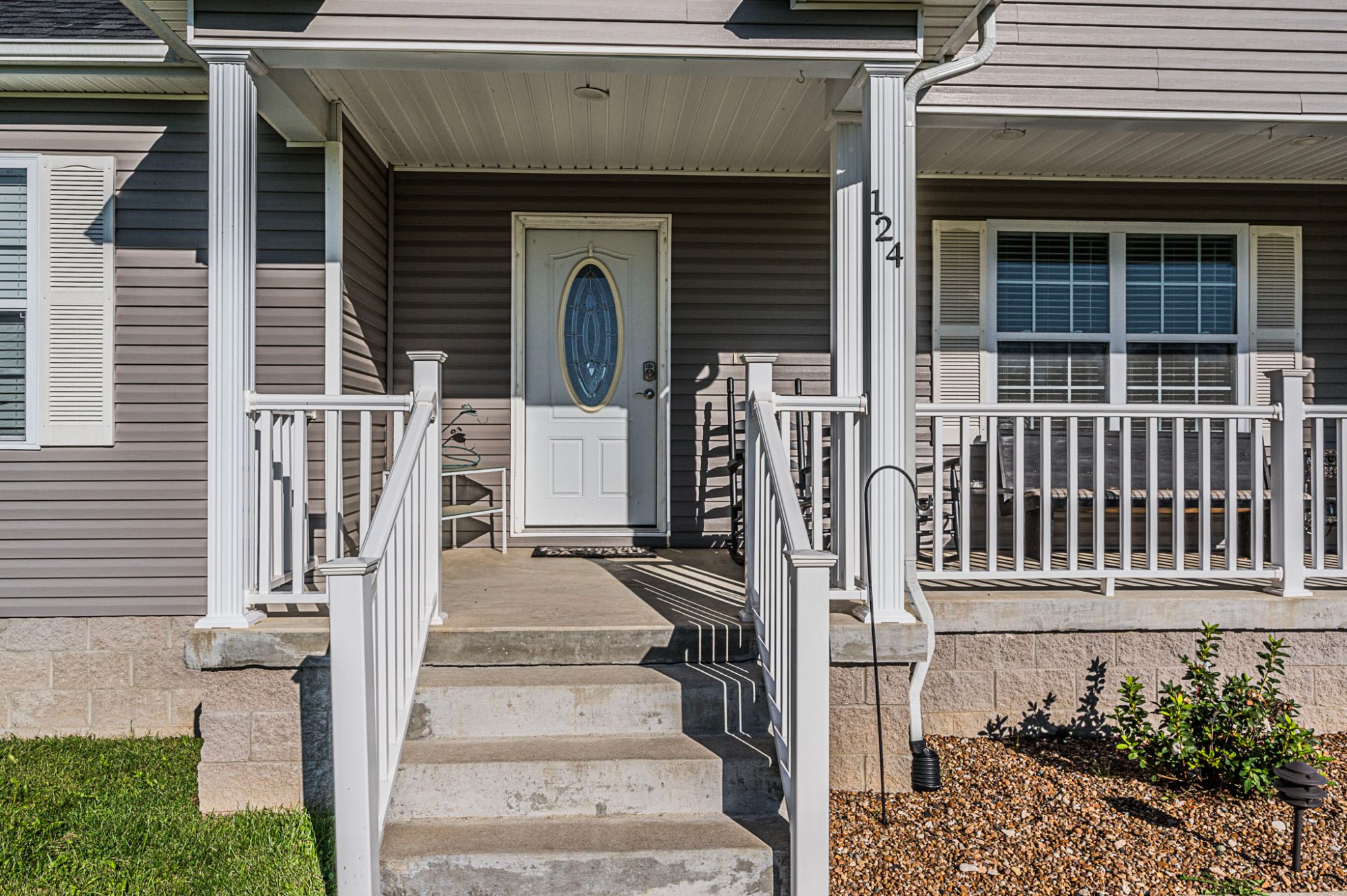 Home in Owensboro KY with for-sale sign prepared for fast selling in 2025