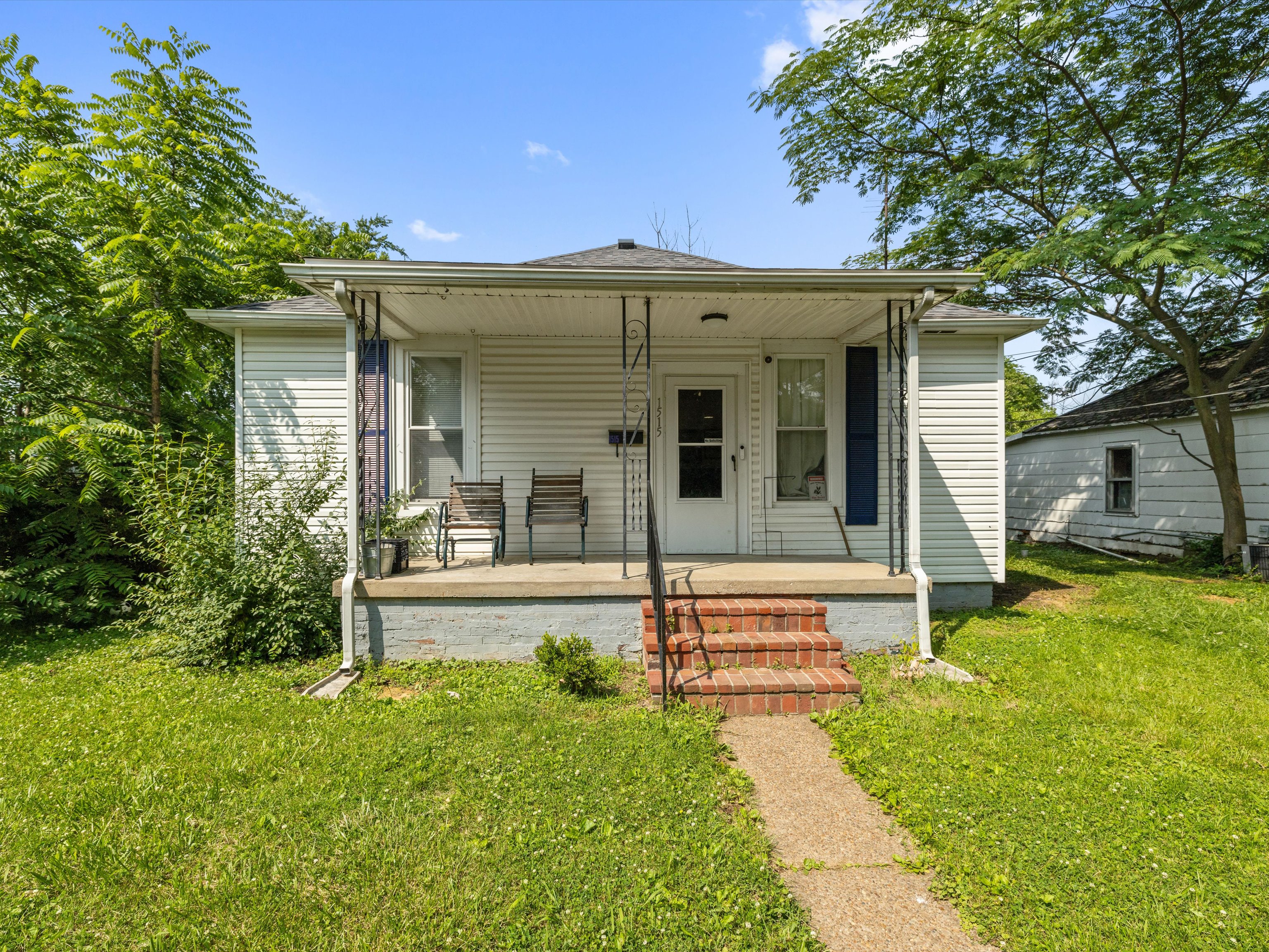 Home in Owensboro KY with for-sale sign prepared for fast selling in 2025