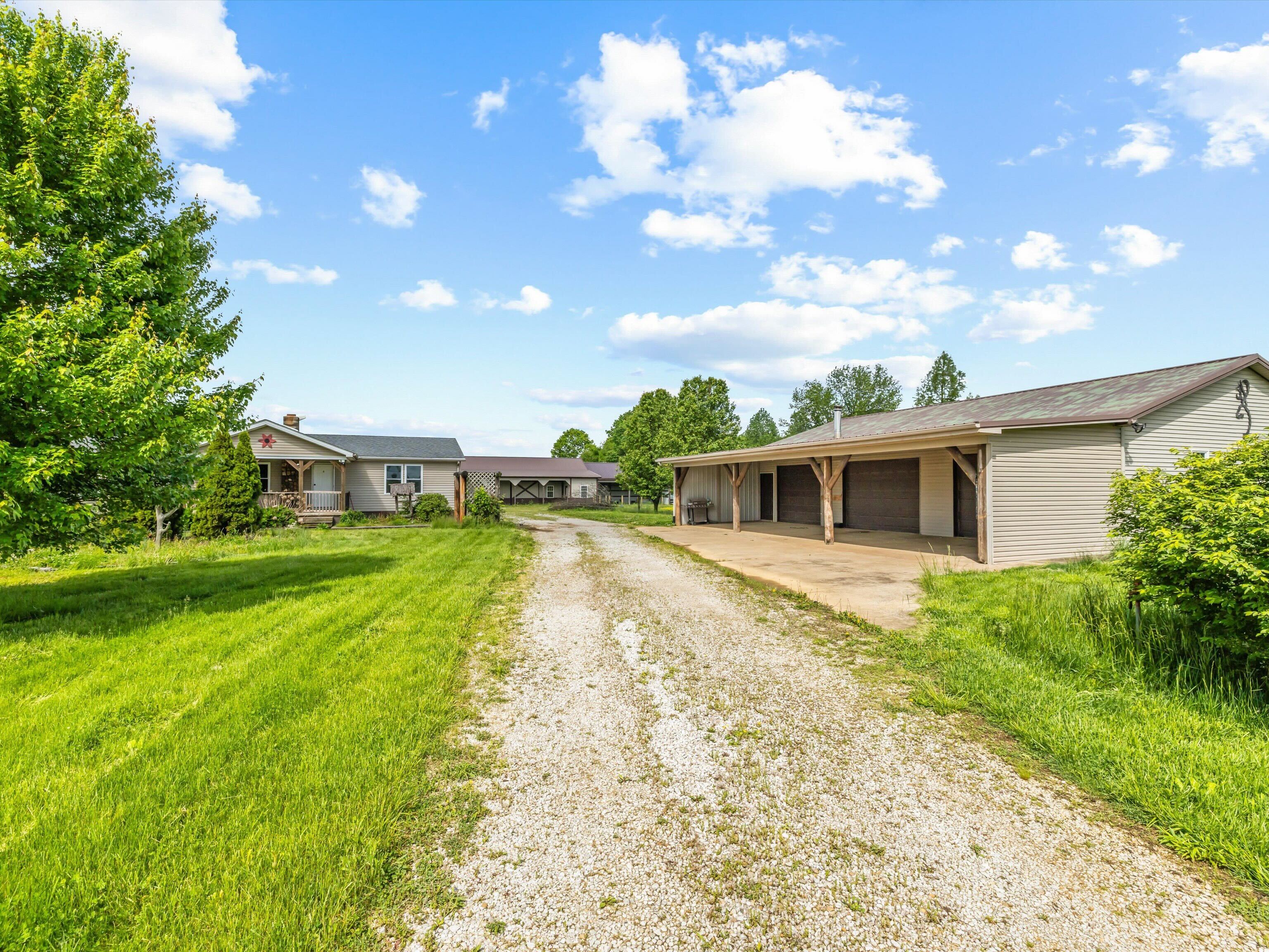 Well-kept homes on a quiet street in Owensboro KY, helpful for buyers searching Keller Williams Owensboro KY