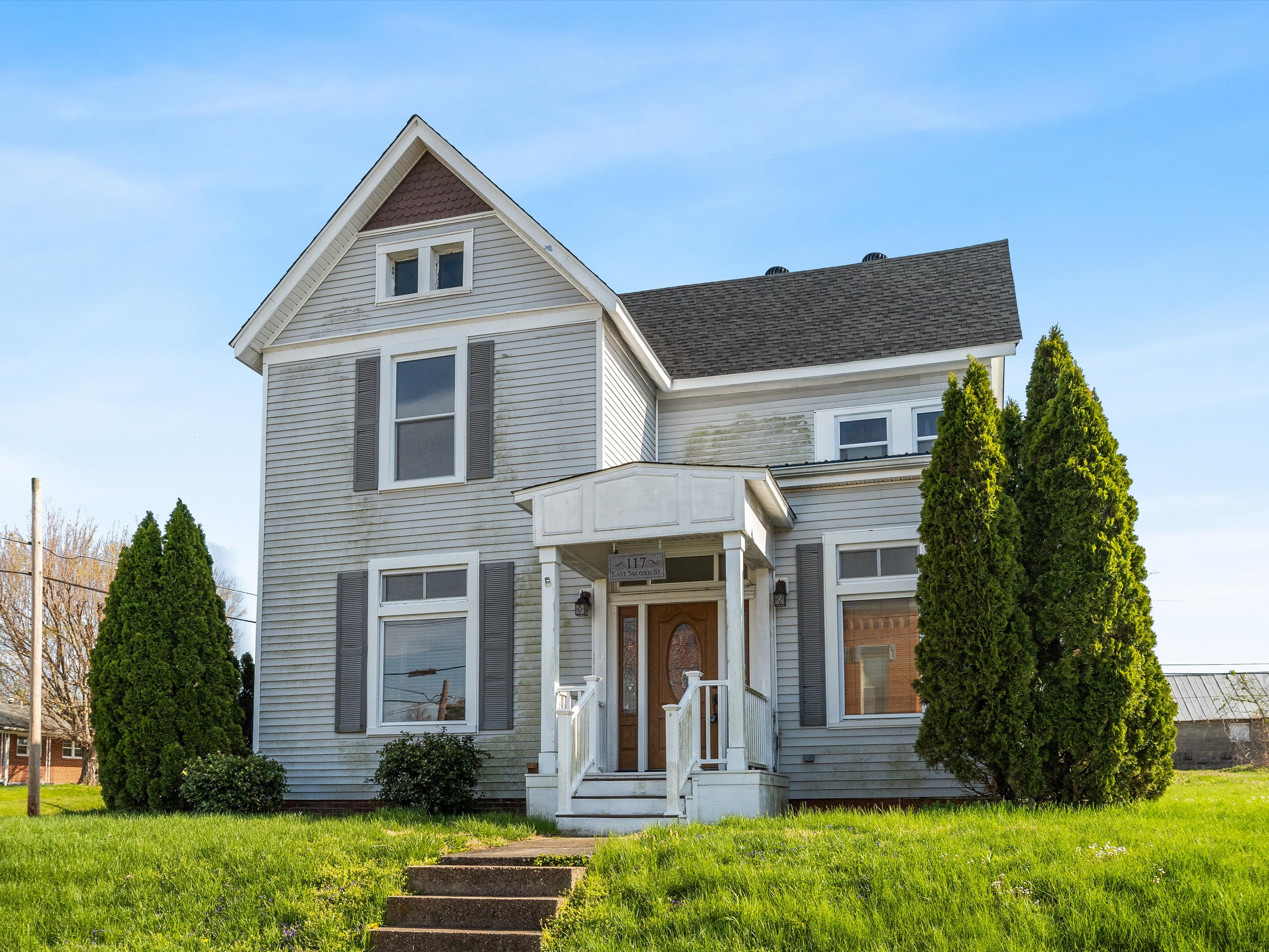Residential streetscape in Owensboro KY with single-family homes and sidewalks showing how to buy a home in Owensboro KY with low down payment