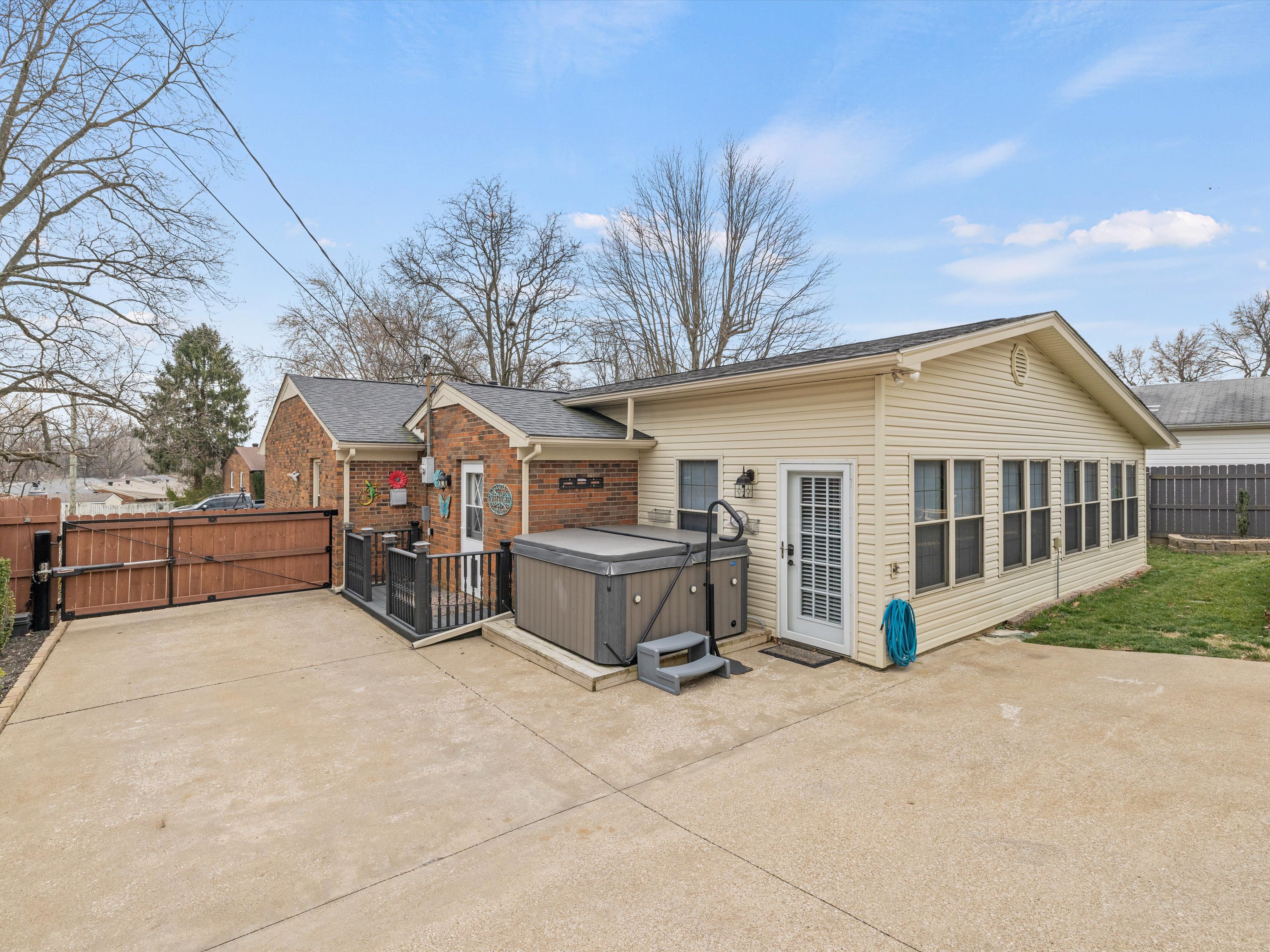 Well-kept single-family homes on a quiet street in Owensboro KY showing curb appeal for how to sell your home fast Owensboro KY