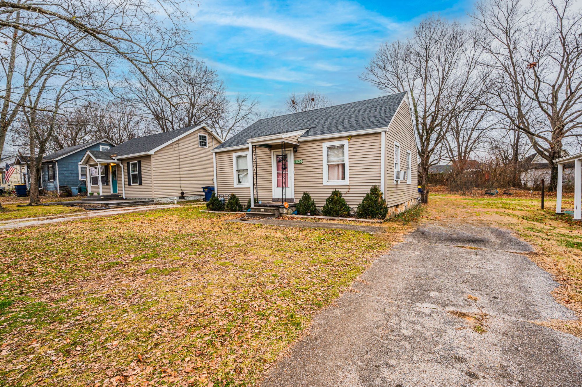 Single-family homes in Owensboro KY neighborhood showcasing homes for sale Owensboro KY