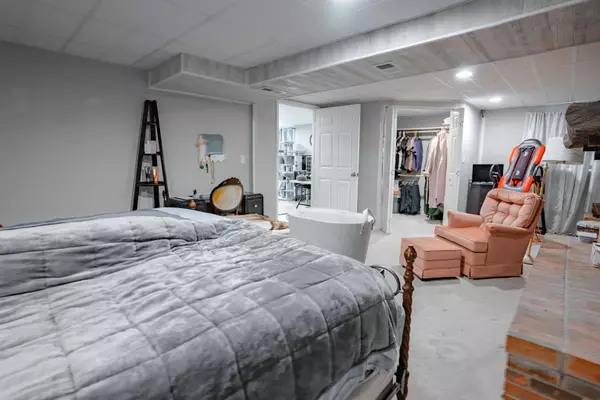 6644 Yorktown Court, Newburgh, IN 47630