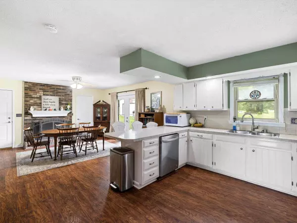 1036 Ernest Ln, Henderson, KY 42420