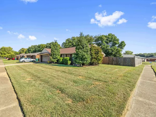 3894 Springtree Dr, Owensboro, KY 42301