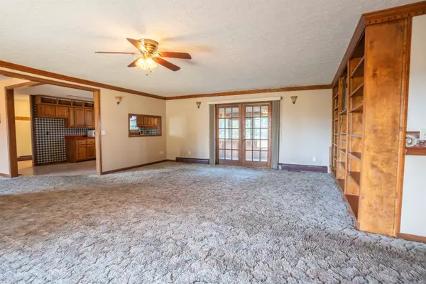 271 Latham Ln, Island, KY 42350