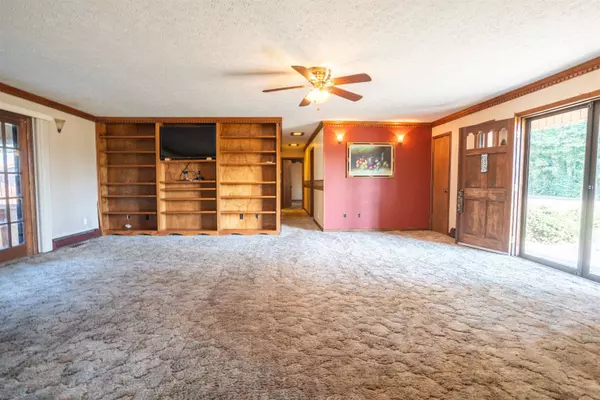 271 Latham Ln, Island, KY 42350