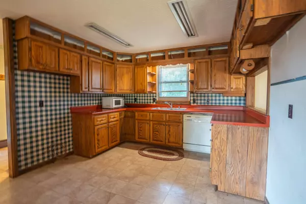 271 Latham Ln, Island, KY 42350