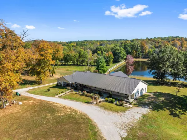 300 Baker Ln, Hawesville, KY 42348
