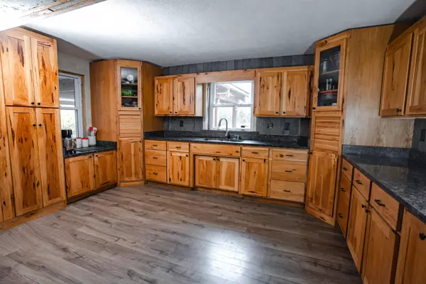 300 Baker Ln, Hawesville, KY 42348