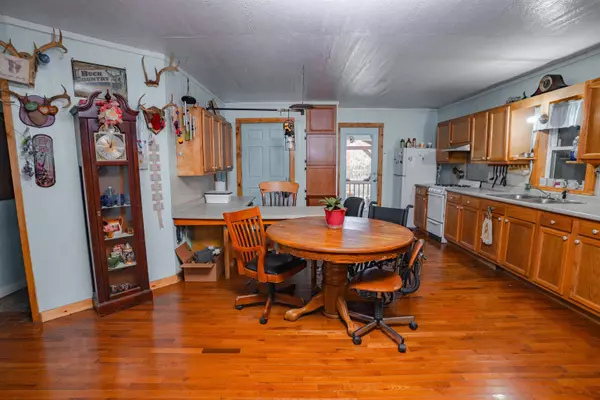 300 Baker Ln, Hawesville, KY 42348