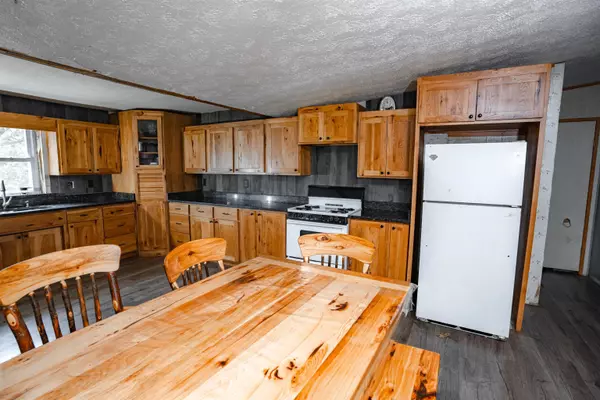 300 Baker Ln, Hawesville, KY 42348