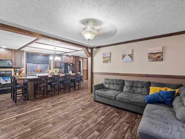 1020 Barnetts Creek Rd, Utica, KY 42376