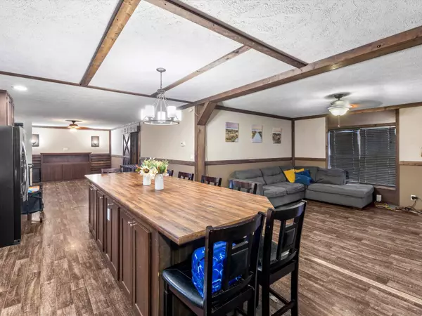 1020 Barnetts Creek Rd, Utica, KY 42376