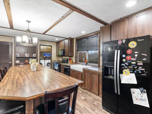 1020 Barnetts Creek Rd, Utica, KY 42376