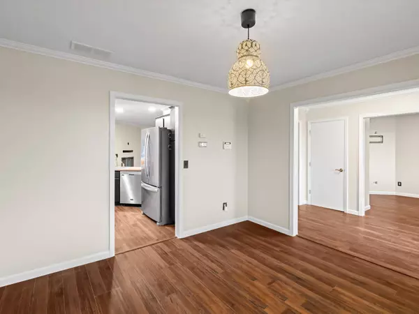 2677 Briarcliff Dr, Newburgh, IN 47630