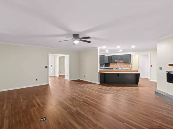 2677 Briarcliff Dr, Newburgh, IN 47630