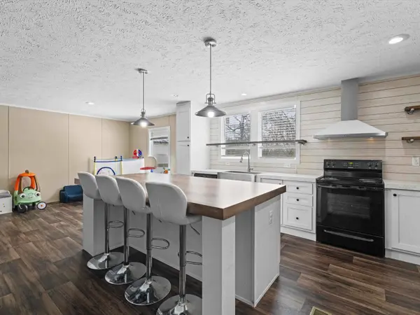 421 N 5th St, Central City, KY 42330