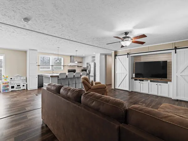 421 N 5th St, Central City, KY 42330