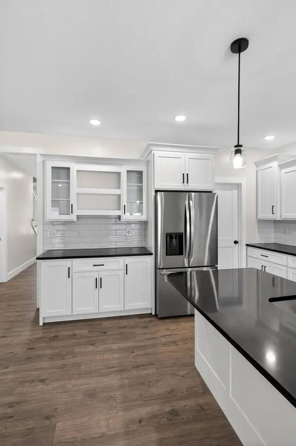 6021 Glencrest Ct, Newburgh, IN 47630