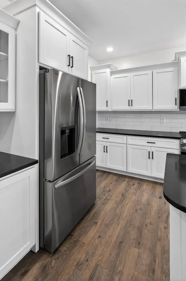 6021 Glencrest Ct, Newburgh, IN 47630