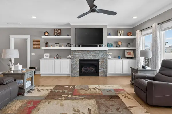 511 Westbriar Cir, Newburgh, IN 47630-2450