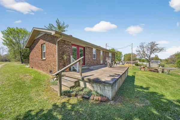 120 Lyons Ln, Sacramento, KY 42372