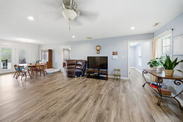201 Oost Rd, Utica, KY 42376