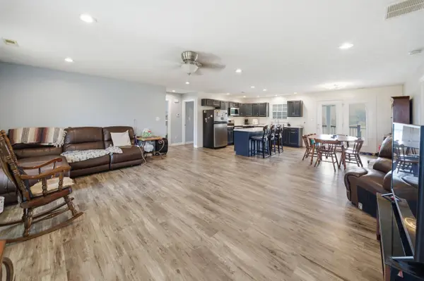 201 Oost Rd, Utica, KY 42376
