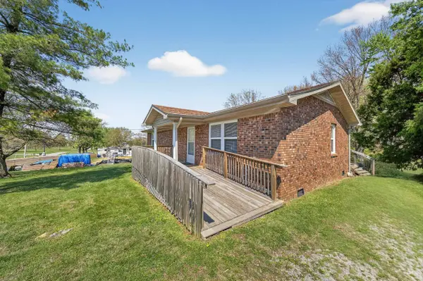 120 Lyons Ln, Sacramento, KY 42372