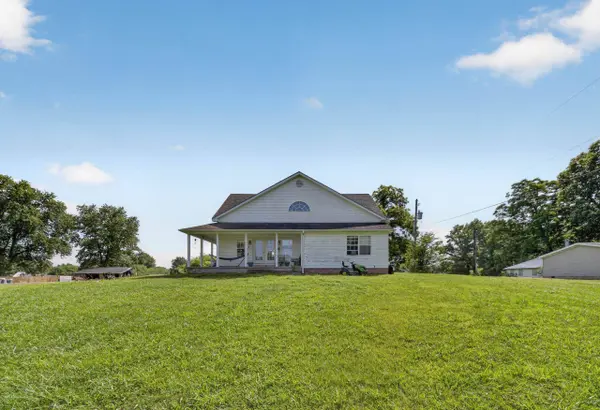 3044 Hilltop Curve Rd, Waverly, KY 42462