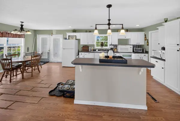 3044 Hilltop Curve Rd, Waverly, KY 42462