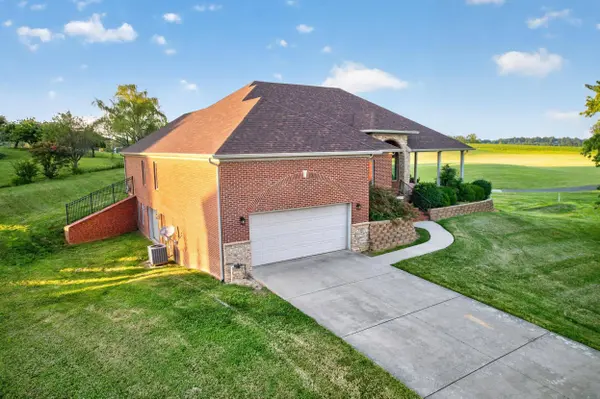 1735 Sterling Valley Dr, Owensboro, KY 42303