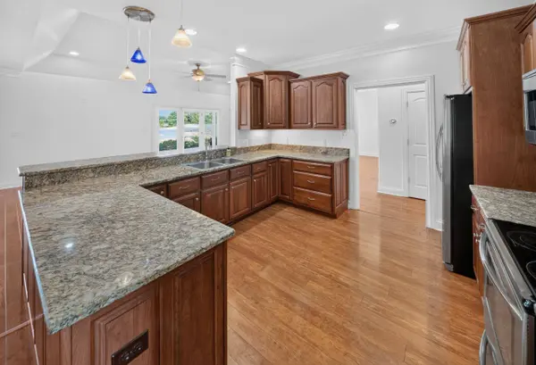 1735 Sterling Valley Dr, Owensboro, KY 42303