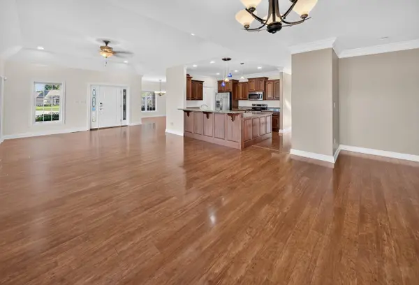 1735 Sterling Valley Dr, Owensboro, KY 42303