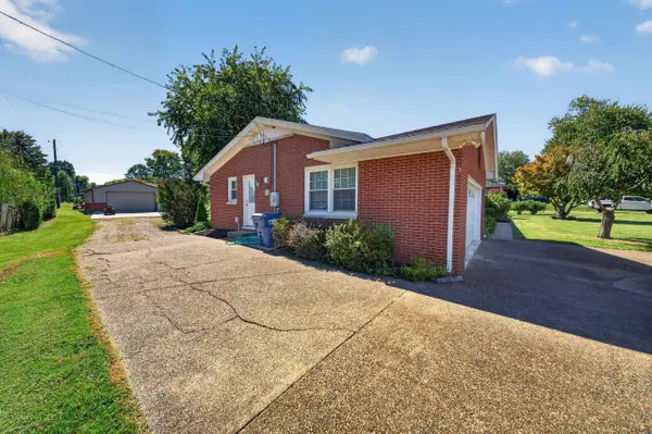 3956 Locust Hill Dr, Owensboro, KY 42303