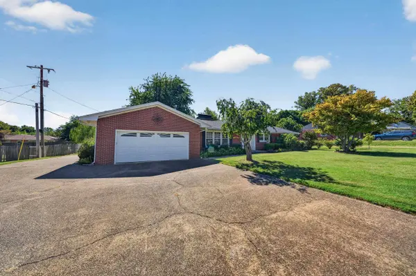 3956 Locust Hill Dr, Owensboro, KY 42303