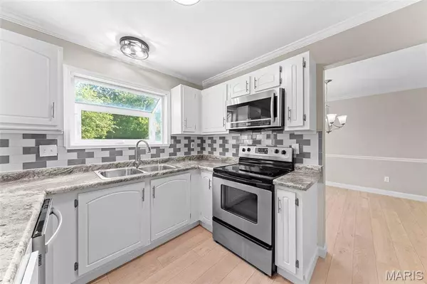 3009 Country Knoll DR, St Charles, MO 63303