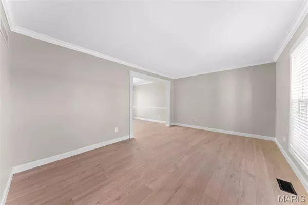 3009 Country Knoll DR, St Charles, MO 63303