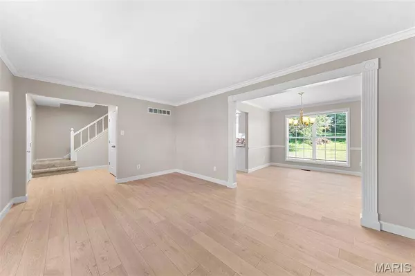 3009 Country Knoll DR, St Charles, MO 63303