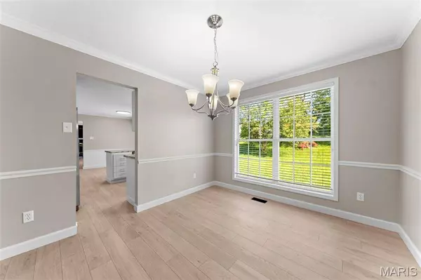 3009 Country Knoll DR, St Charles, MO 63303