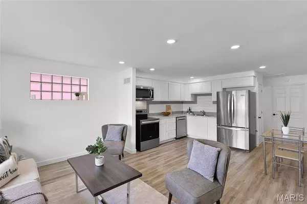 3674 Blow ST, St Louis, MO 63116