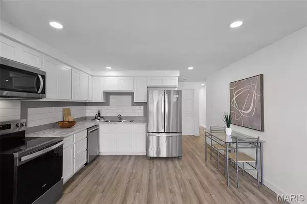 3674 Blow ST, St Louis, MO 63116