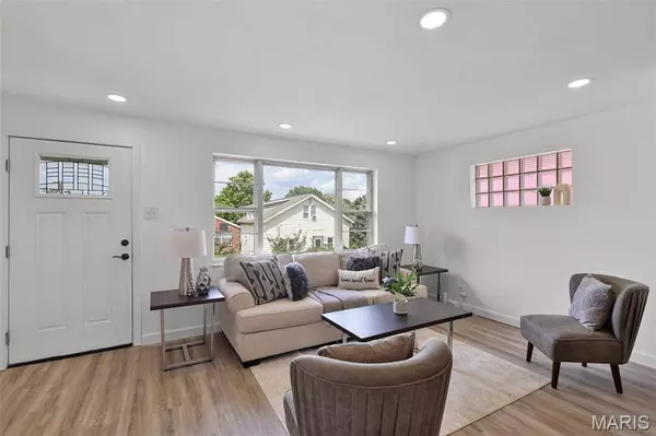 3674 Blow ST, St Louis, MO 63116