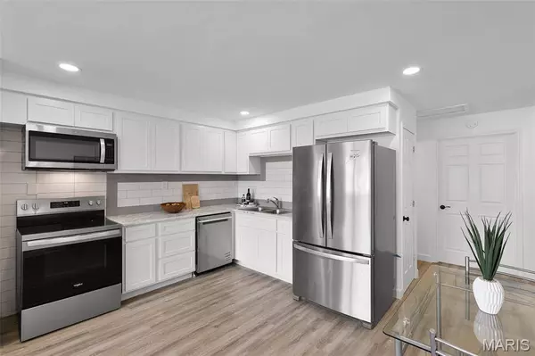 3674 Blow ST, St Louis, MO 63116